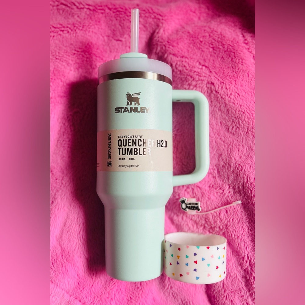 Stanley 40 ounce Mint with accessories